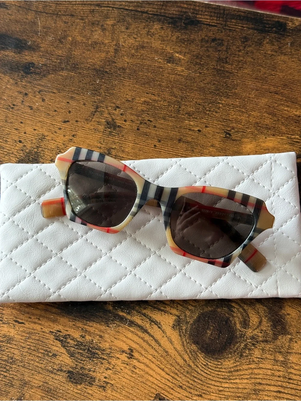 Striped Tartan Pattern Sunglasses - Black, Red, Cream